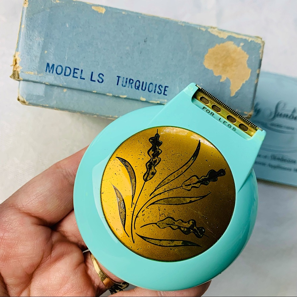 Vintage Beauty Lady Sunbeam electric razor Model LS Turquoise Shavemaster in box